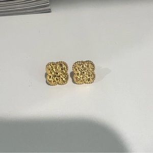 18k Gold stud earrings